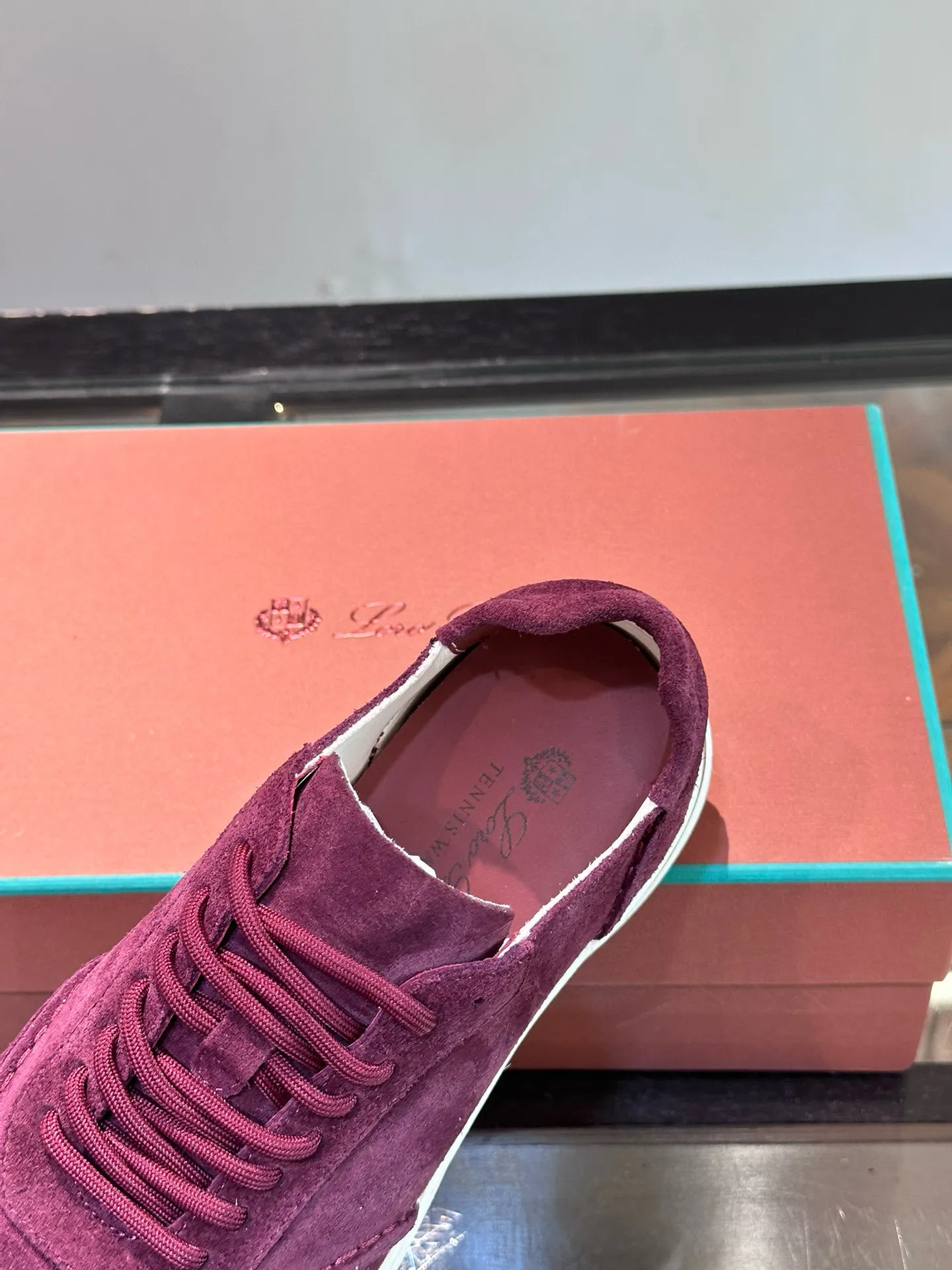 Factory price: 540💰Loro men's shoes💰iana niche Loro classic jogging shoes, men's lace-up casual shoes and sneakers, high-quality lightweight and comfortable fabrics, suitable for outdoor leisure, the color scheme is young and energetic, and it looks great with sportswear or casual suits! Size: 39-46 (customized sizes of 45 and 46 are non-refundable)
